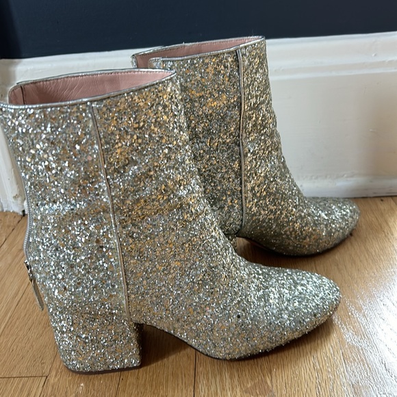 Taylor swift: Jcrew silver glitter booties - Picture 2 of 5